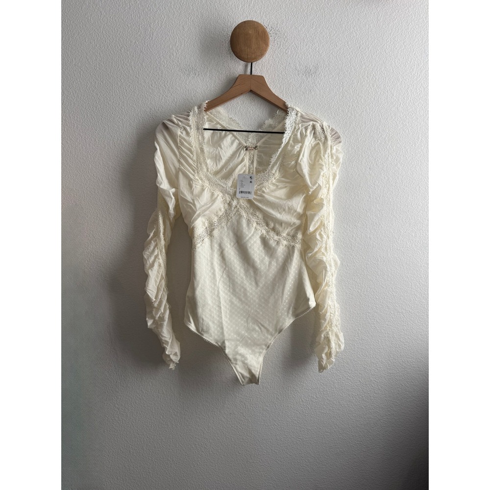Intimately Free People Ivory Lace Ruched Long Sleeve Bodysuit Size Small NEW NWT